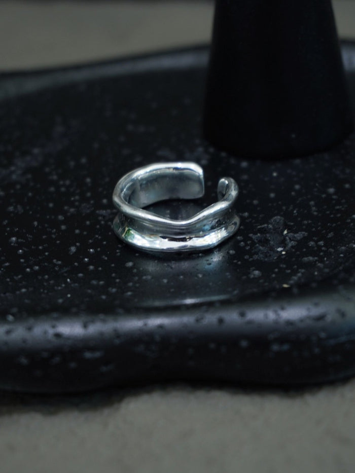 R1776 Thick Glossy Rough-Textured Ring