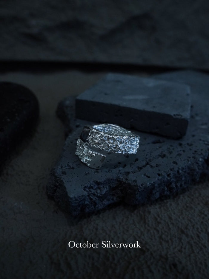 R1784 Double Layer Ring with Rock Texture