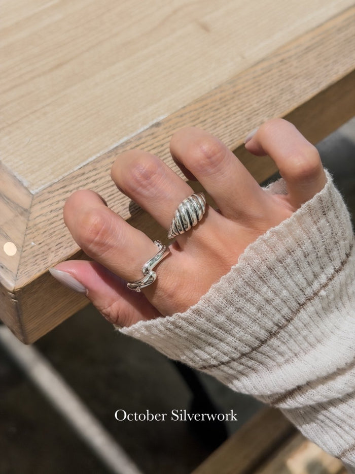 R1790 Twill Distressed Horn Ring