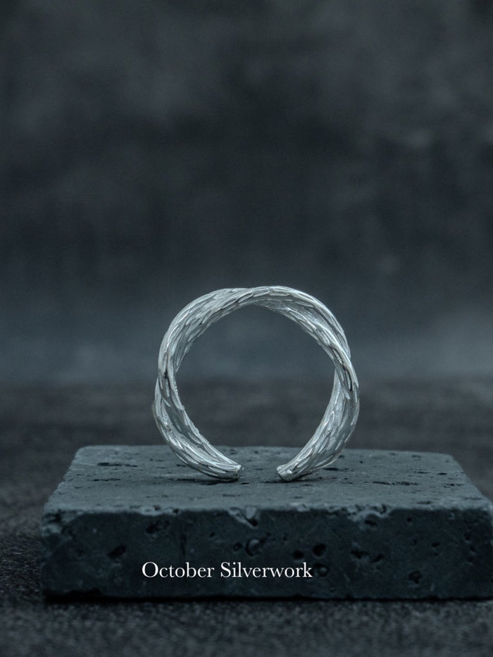 R1791 Minimalist Cross Ring