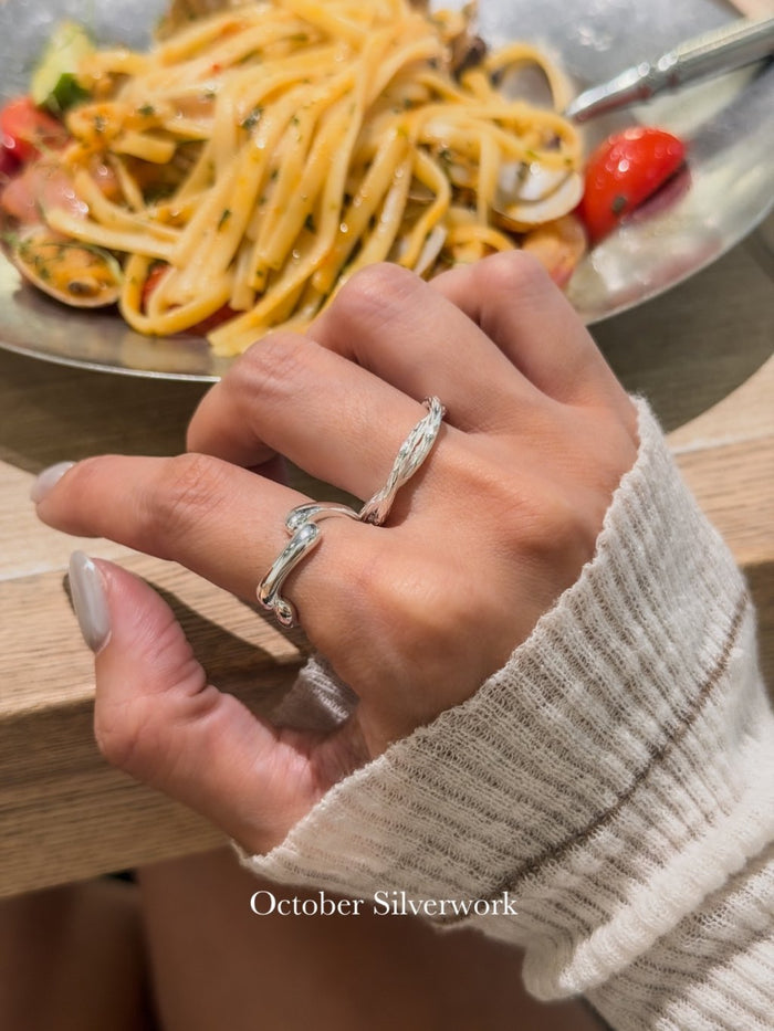 R1791 Minimalist Cross Ring
