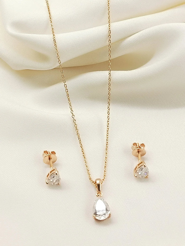 Raivsa 92.5 Silver American Diamond Pendant Set