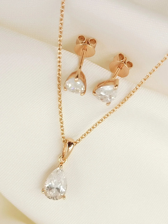 Raivsa 92.5 Silver American Diamond Pendant Set