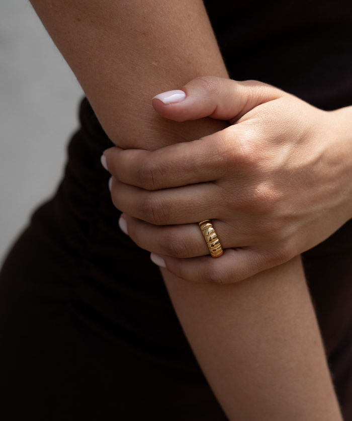 RIBBED JOSIE RING