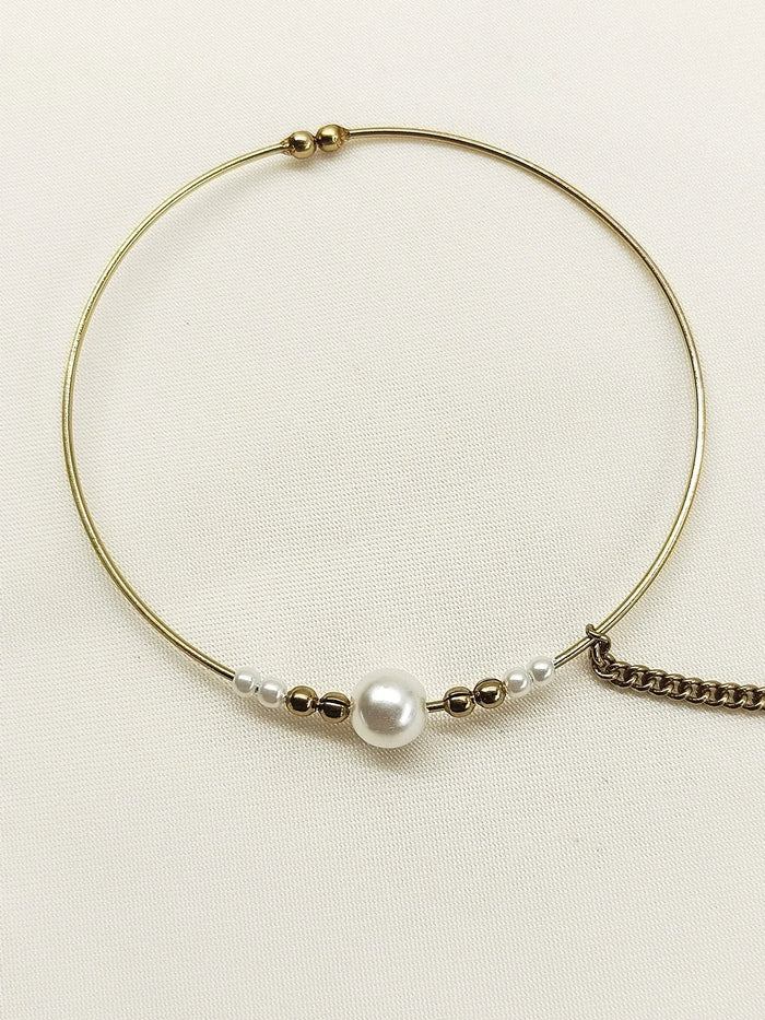 Riyanshika White Pearl Antique Nath