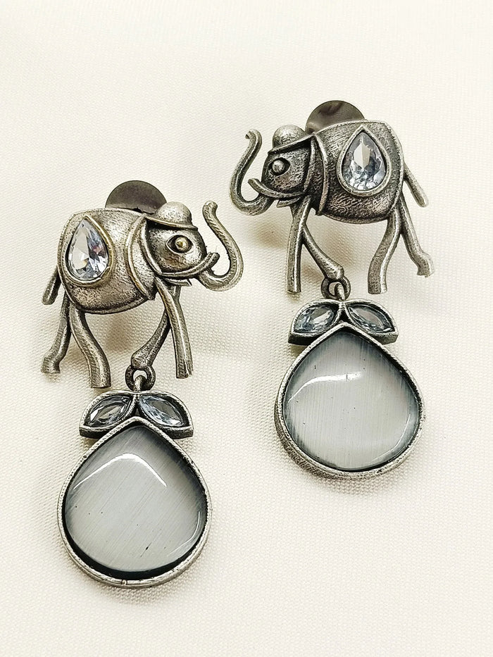 Sampriti Grey Oxidized Earring