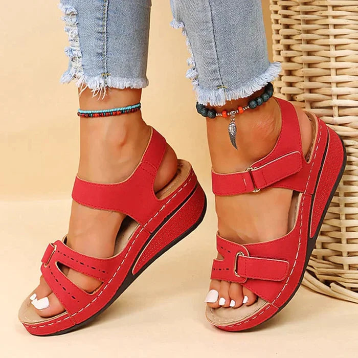 Sandy - Bequeme Orthopädische Sandalen mit Keilabsatz  - By Qivii