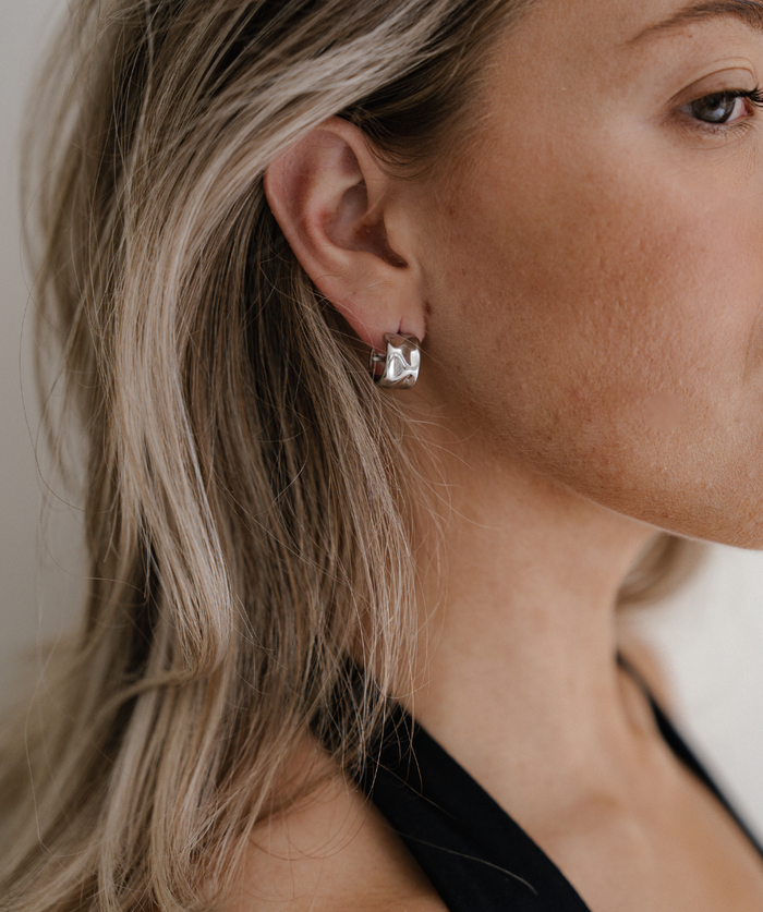 SCULPTED LENI EARRINGS SILVER