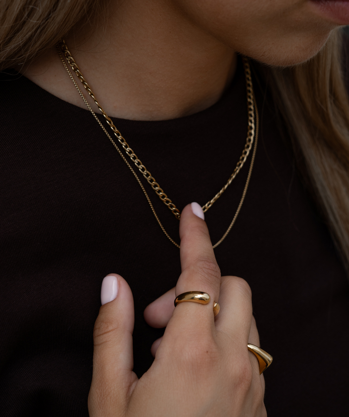 THIN CURB CHAIN NECKLACE