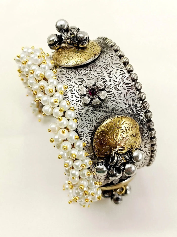Vaanya White Oxidized Bracelet
