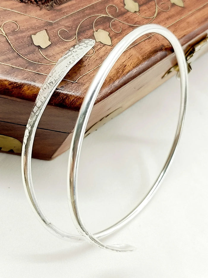Zeenat Silver Oxidized Bajubandh